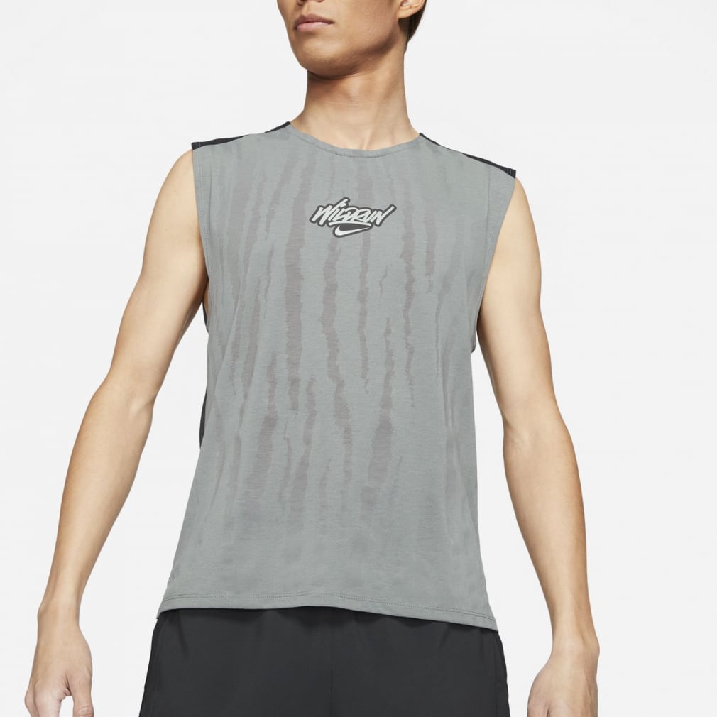 ナイキ メンズ 陸上 ランニング 半袖tシャツ Rise 365 Wr Pr S L トップ Da1172 084 ダークグレー Nike 公式通販 アルペングループ オンラインストア