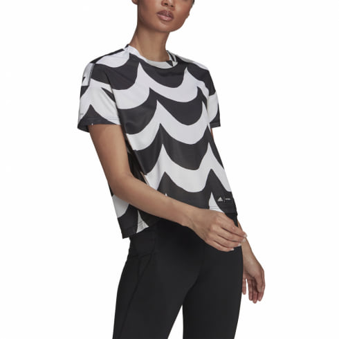 アディダス レディース 陸上 ランニング 半袖tシャツ Marimekko Tee W H ブラック ホワイト Adidas 公式通販 アルペングループ オンラインストア