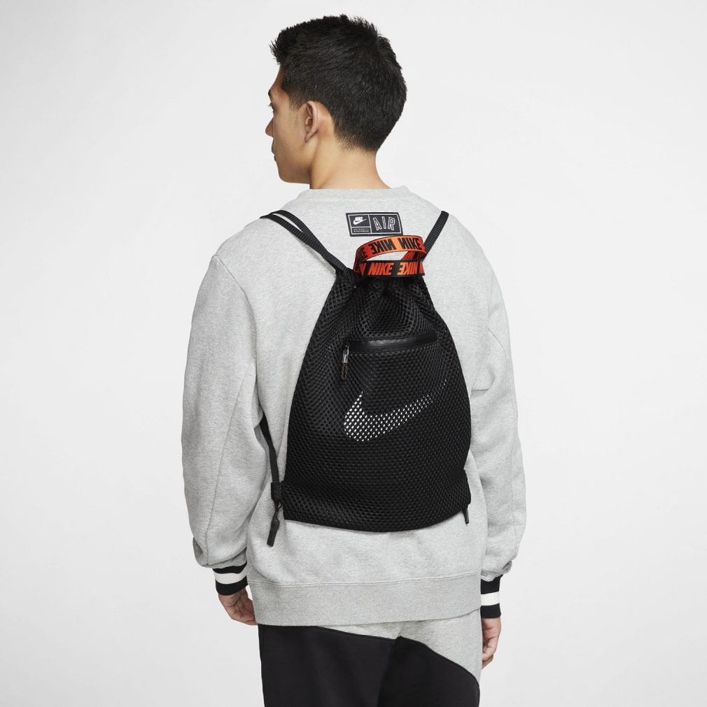 ナイキ スポーツウェア エッセンシャル ジムサック Ba6146 010 マルチバッグ 14l ブラック Nike 公式通販 アルペングループ オンラインストア