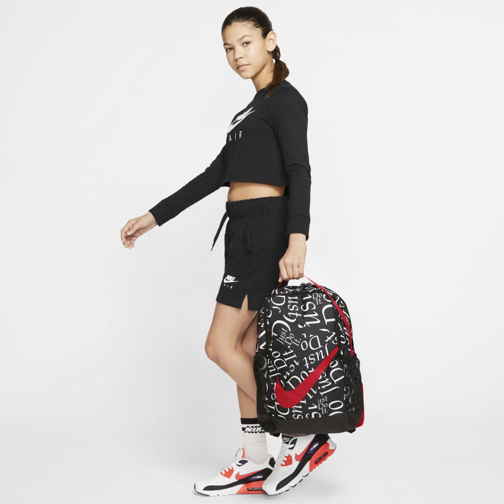 ナイキ Ya ブラジリア Aop バックパック Ba6211 010 ジュニア キッズ 子供 ディパック リュック 18l ブラック レッド Nike 公式通販 アルペングループ オンラインストア