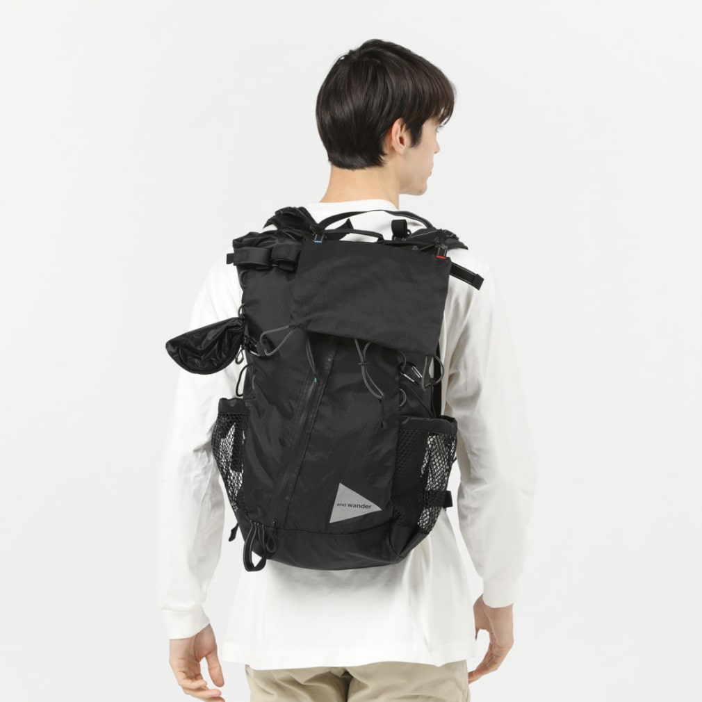 and wander（アンドワンダー）X-Pac 30L backpack（黒）