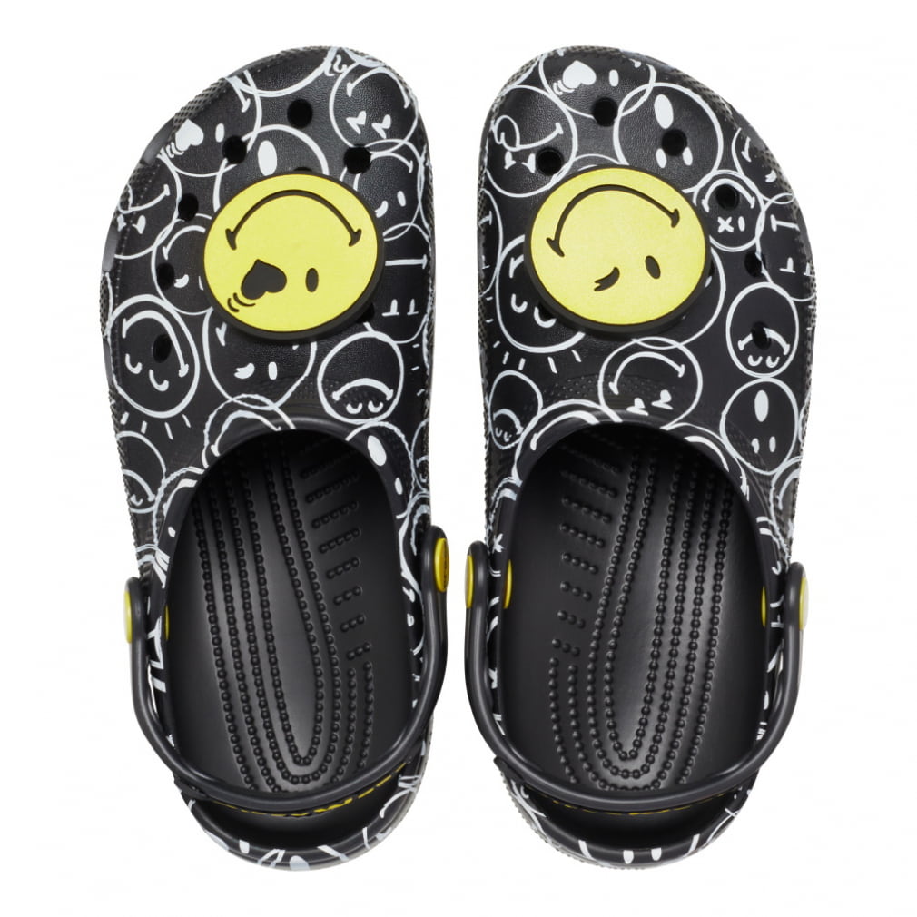 クロックス Classic 2022 Smiley Clog 207971-0C4 クロッグサンダル : ブラック crocs