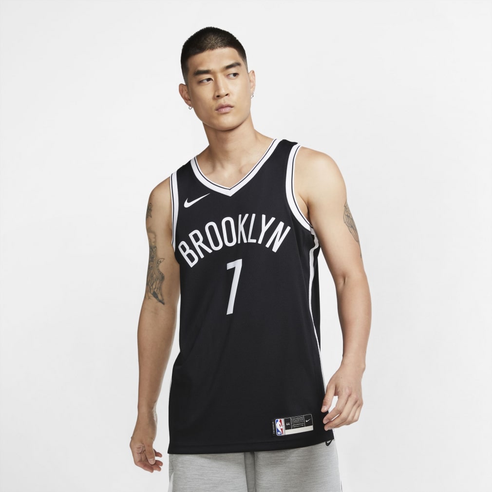 ナイキ メンズ レディース バスケットボール ノースリーブシャツ Bkn スウィングマン ジャージ アイコン Cw ブラック ホワイト Nike 公式通販 アルペングループ オンラインストア