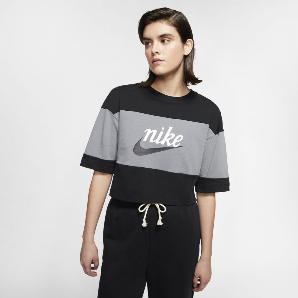 ナイキ レディース 半袖tシャツ ウィメンズ バーシティ S S トップ Ck1302 スポーツウェア Nike 公式通販 アルペングループ オンラインストア