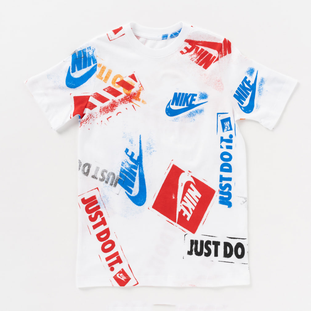 ナイキ ジュニア キッズ 子供 ｔシャツ 半袖ｔシャツ Yth スタンプ Aop Tシャツ Bq2711 Nike 19ssclearance 公式通販 アルペングループ オンラインストア